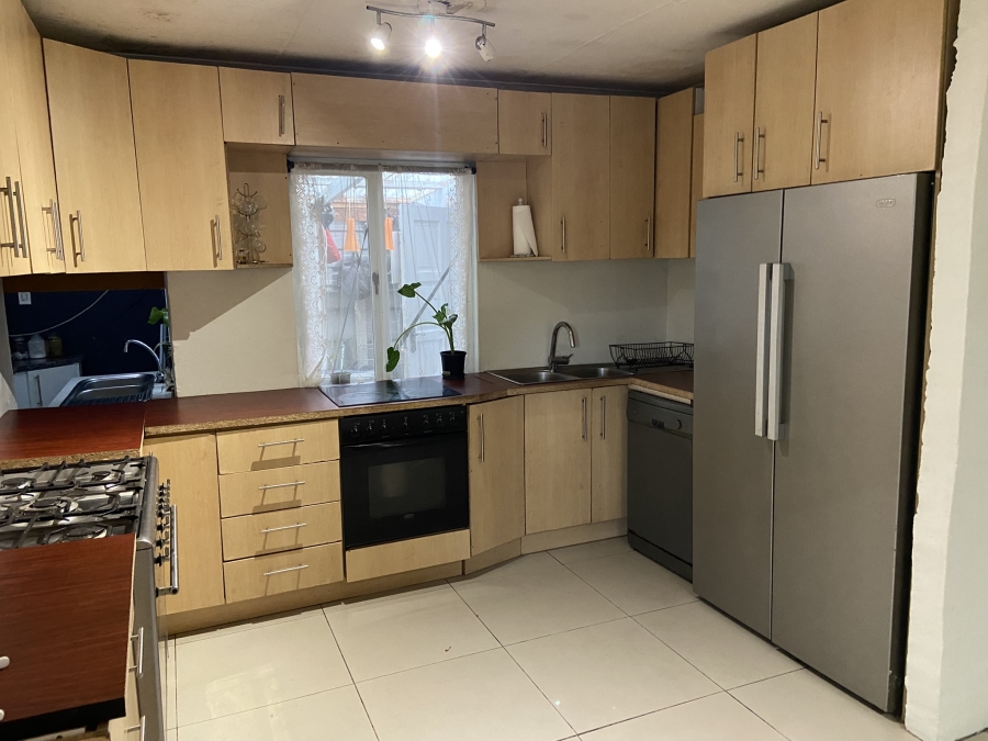3 Bedroom Property for Sale in Pelican Park Western Cape